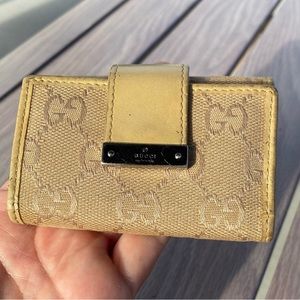 💛authentic Gucci key holder.
